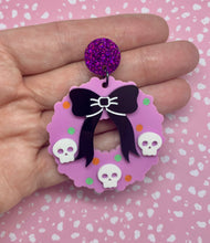 Load image into Gallery viewer, Halloween Wreath Earrings