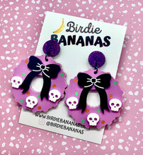Load image into Gallery viewer, Halloween Wreath Earrings