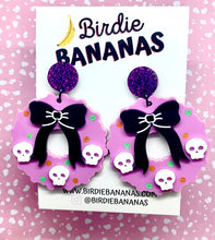 Load image into Gallery viewer, Halloween Wreath Earrings
