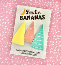 Load image into Gallery viewer, Pastel Christmas Tree Brooch