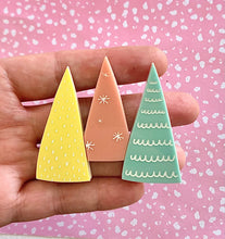 Load image into Gallery viewer, Pastel Christmas Tree Brooch