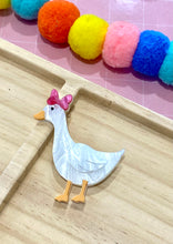 Load image into Gallery viewer, Pretty little Goose Brooch