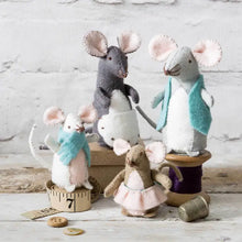 Load image into Gallery viewer, Mouse Family Felt Craft Kit