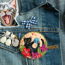 Load image into Gallery viewer, Black Cat Brooch Felt Craft Kit