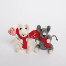 Load image into Gallery viewer, Heart Mouse Duo Needle Felting Kit