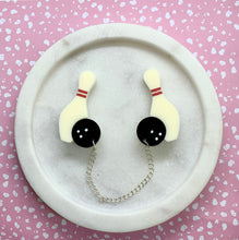 Load image into Gallery viewer, Bowling Sweater Clips