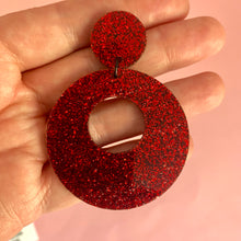 Load image into Gallery viewer, Deep Red Glitter Round Hoop Earrings