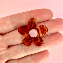 Load image into Gallery viewer, Tortoiseshell Flower Stud Earrings