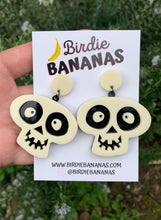 Load image into Gallery viewer, halloween skull earrings