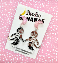 Load image into Gallery viewer, cat astronaut earrings