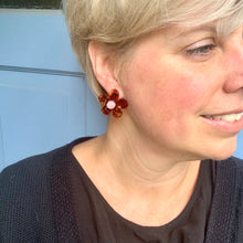 Load image into Gallery viewer, Tortoiseshell Flower Stud Earrings
