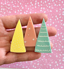 Load image into Gallery viewer, Pastel Christmas Tree Brooch
